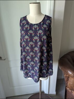 Daniel Rainn Navy Floral Sleeveless Tank